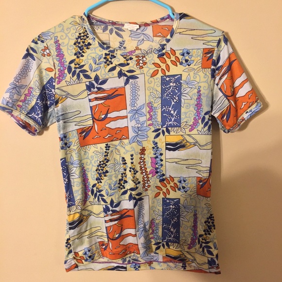 💝VINTAGE💝 Poly multi patterned top - Picture 2 of 4